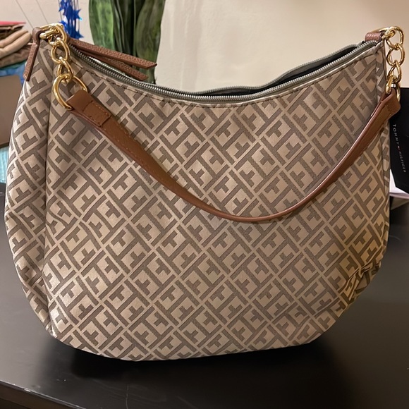 Tommy Hilfiger purse - Brand New - Make an Offer! - Picture 6 of 9